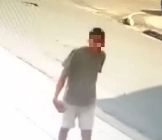 Photo of QUEM NÃO TEM TETO DE VIDRO… Jovem ataca a pedradas portaria de prédio em Ponta Verde