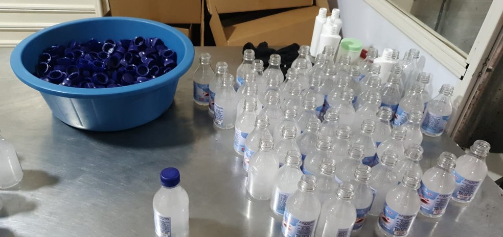 Photo of FLAGRANTE – Fábrica clandestina de álcool gel é encontrada em Igaci