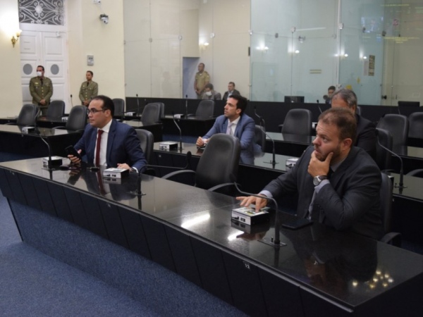 Photo of POLÍTICA – Deputados derrubam veto do governador que permitia redução de salários de militares
