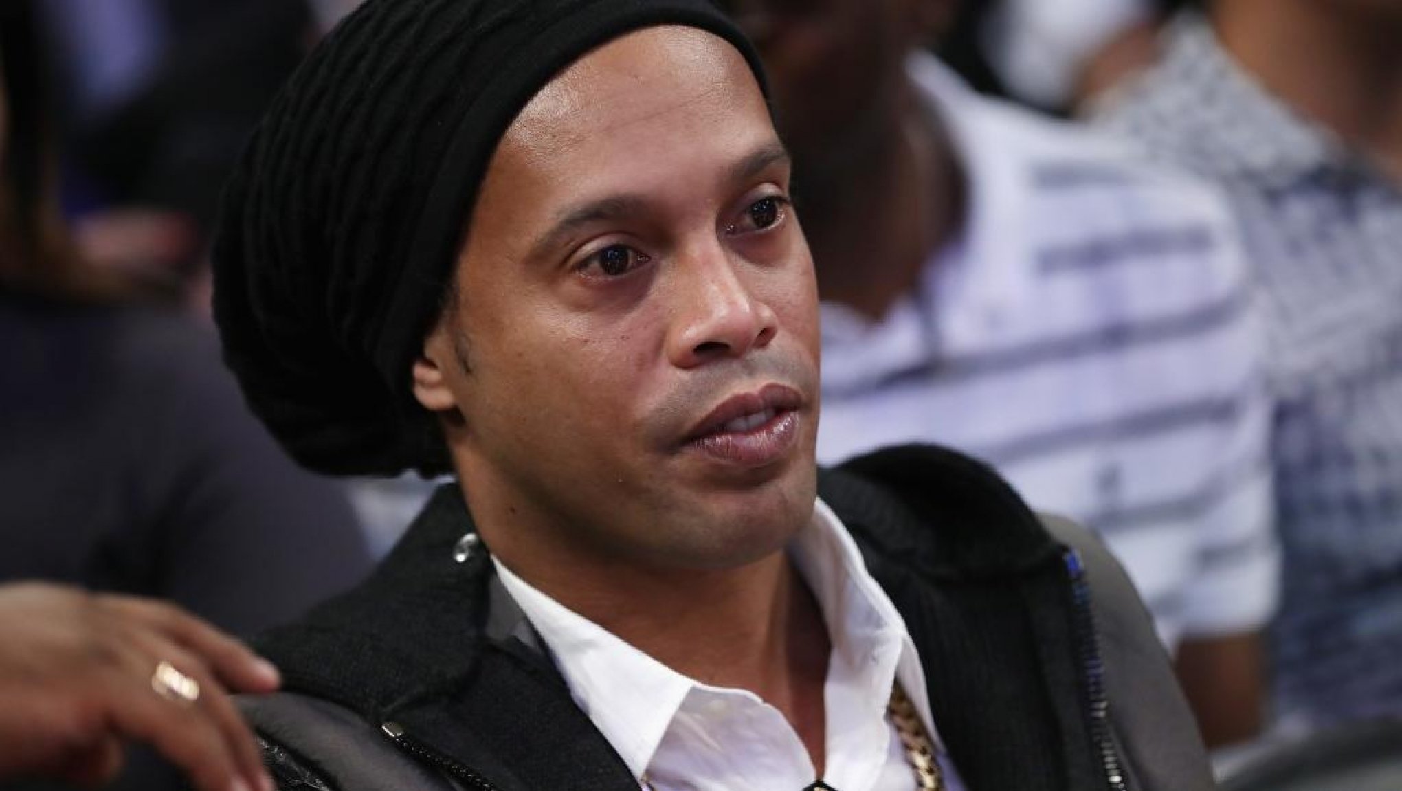 Photo of UMA ESPERANÇA PARA O BRUXO – Ronaldinho Gaúcho pode ser solto ou ir para prisão domiciliar ainda hoje