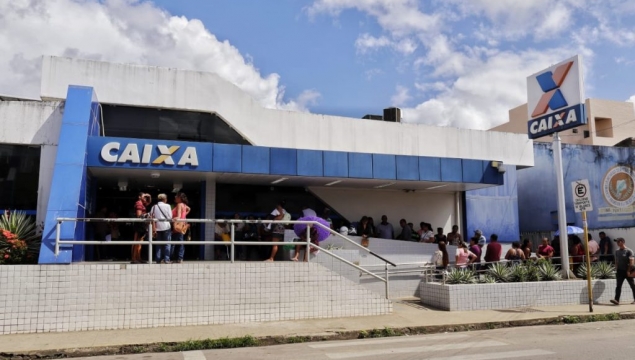 Photo of PALMEIRA DOS ÍNDIOS – Prefeitura ajuda a disciplinar filas em bancos e loterias