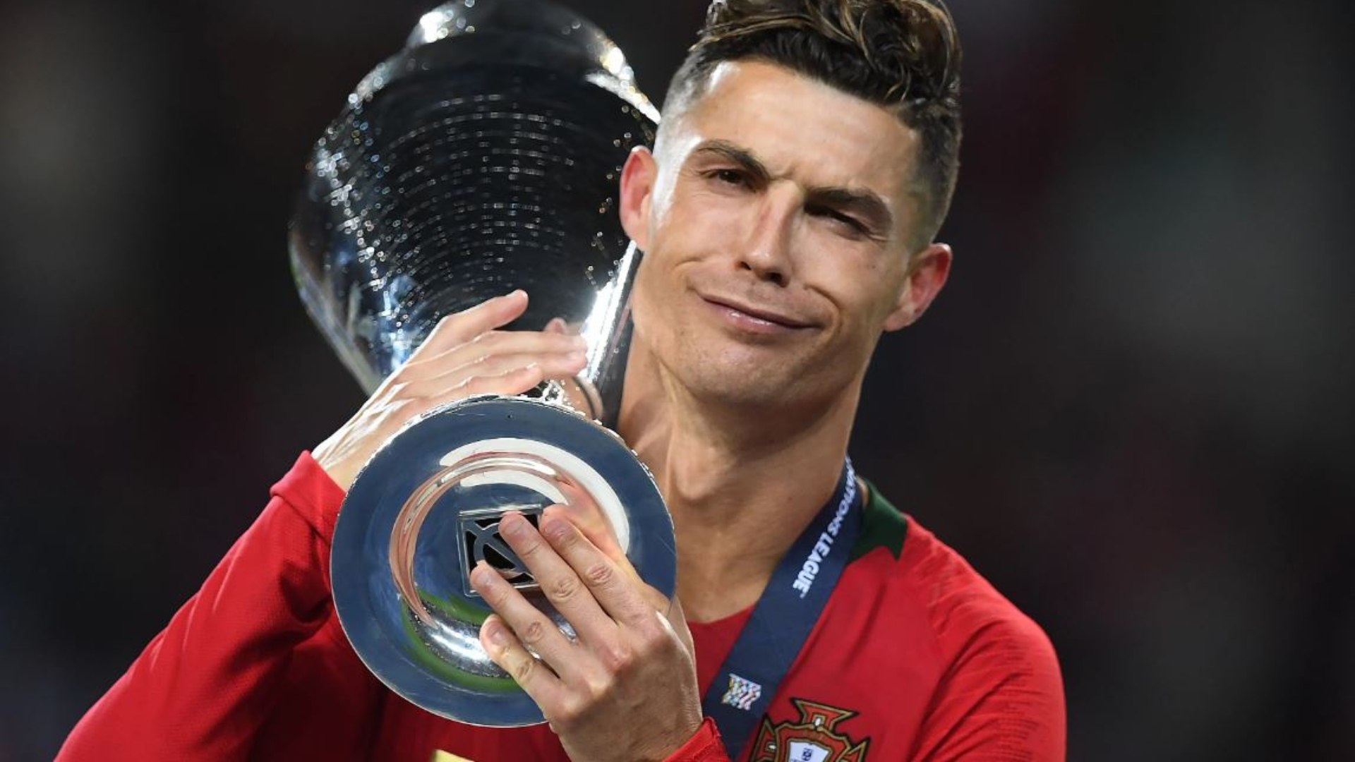 MAIS UM RECORDE PARA CR7!  Português será primeiro jogador de futebol a atingir US$ 1 bilhão em receitas