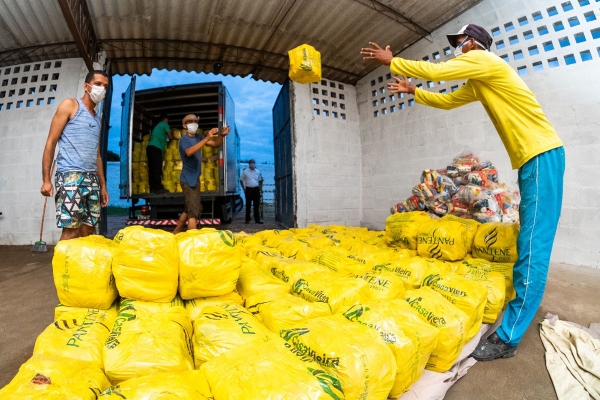 Photo of EMPRESÁRIOS DO BEM – Doações de cestas básicas ultrapassam 60 toneladas em Alagoas