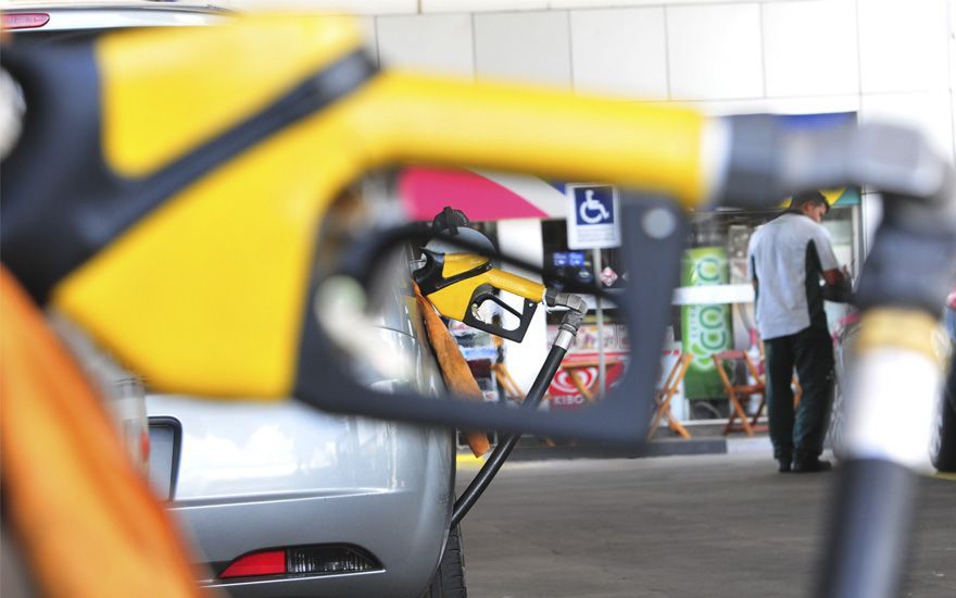Photo of REAJUSTE –  Gasolina cai 36% na refinaria e só 8% em postos de Alagoas