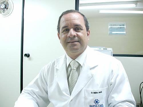 Doutor Mário Jucá responde pela chefia de pesquisas do HU