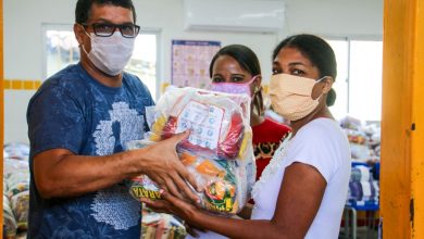 Photo of FOME NUNCA – Famílias de alunos de escolas municipais recebem kits de merenda em Marechal Deodoro